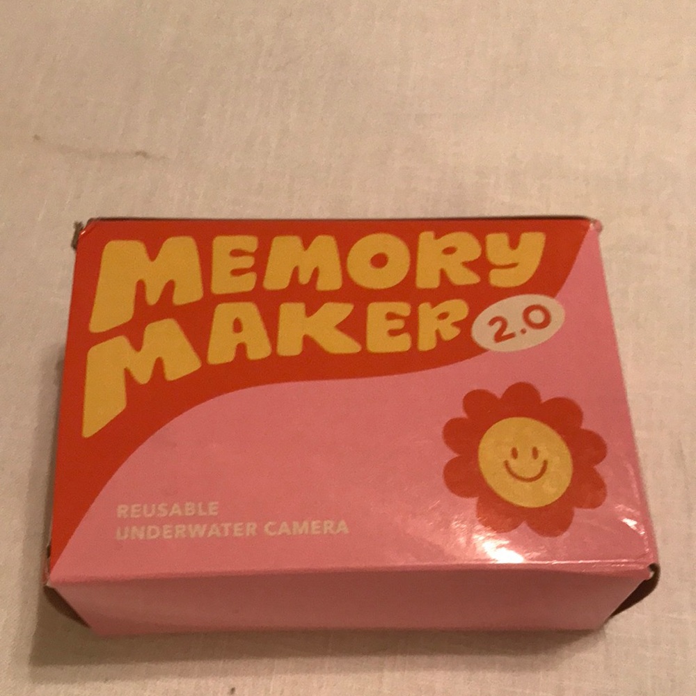 Memory Maker 2.0 Reusable Underwater Camera.